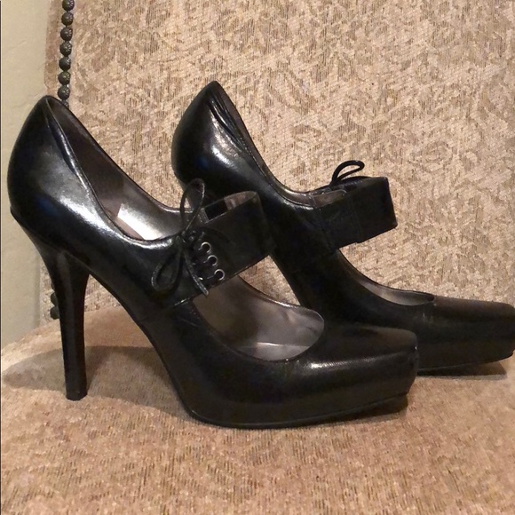 Shoes - Picture 3 of 4